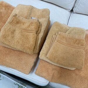 2 sets bathroom towels plus like new matching bath mat